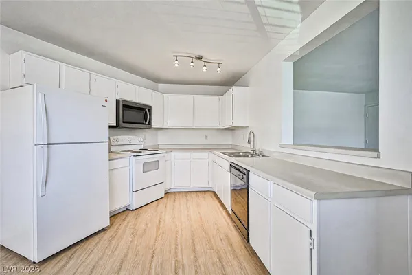 $1,680 | 5091 West Pioneer Avenue, Unit 201, Las Vegas, NV 89146