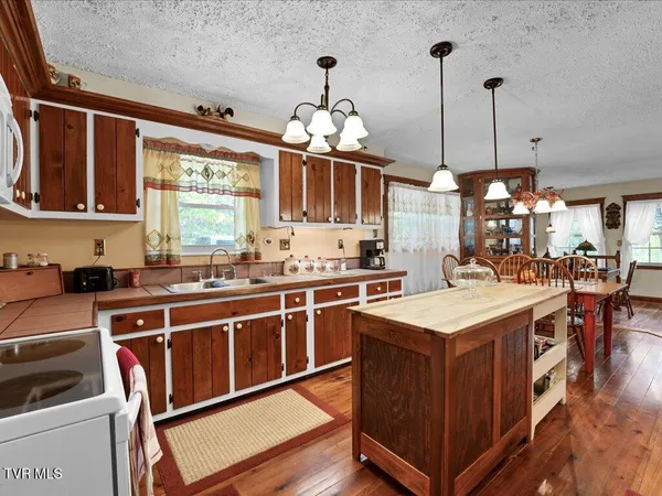 $699,900 | 434 Henry Clark Lane, Rutledge, TN 37861