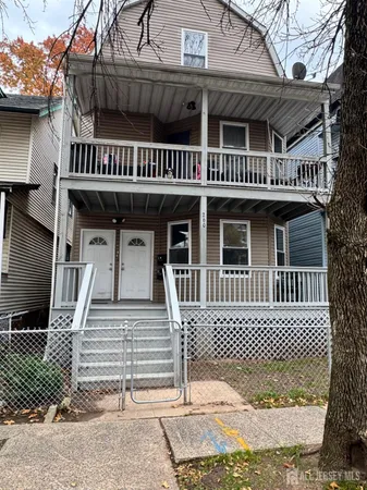 $1,950 | 260 Amherst Street, Unit 2, East Orange, NJ 07018