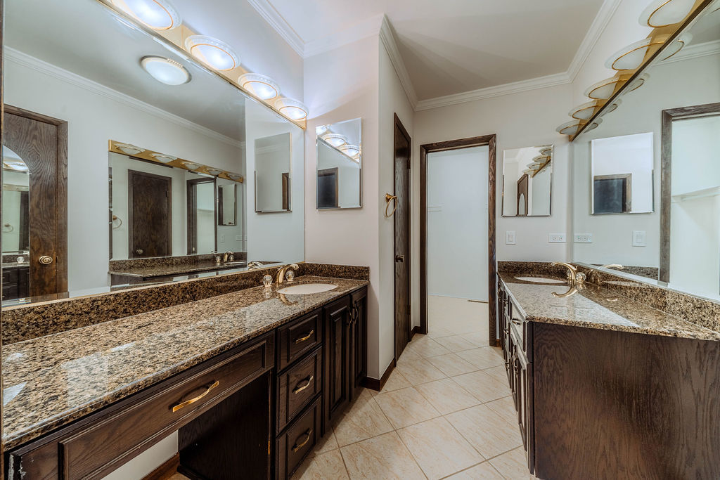 8100 South Park Avenue Burr Ridge, IL 60527 - Photo 18 of 30