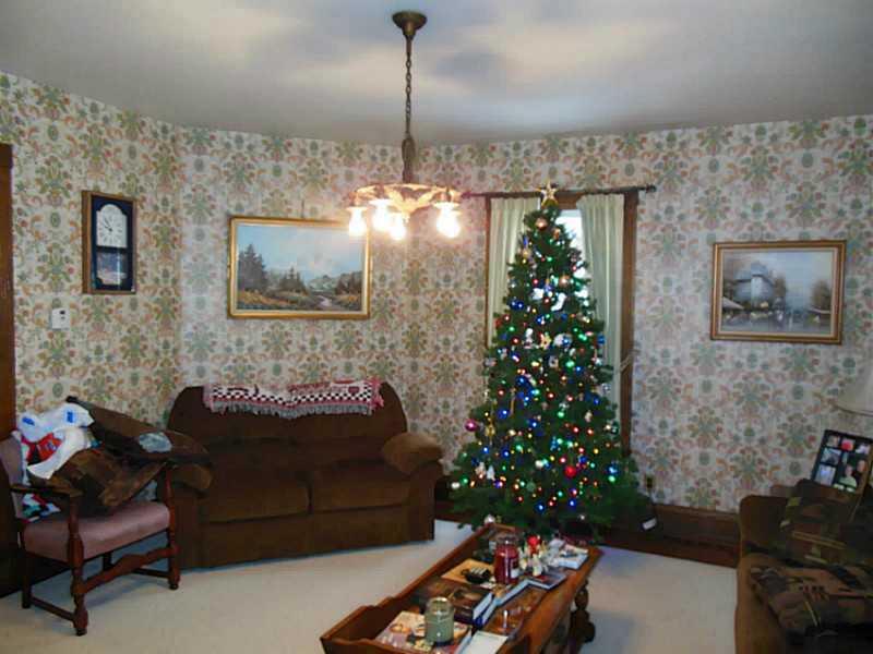 820 Chestnut Street Indiana, PA 15701 - Photo 3 of 11 Living Room.