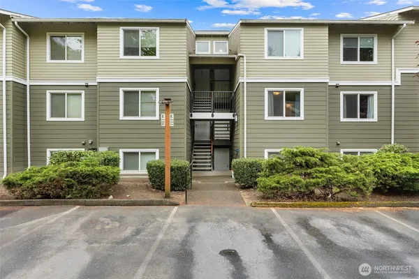 $299,000 | 820 Cady Road, Unit E204, Everett, WA 98203