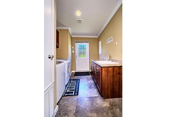 $345,000 | 510 Pecan Estates Loop, Hemphill, TX 75948