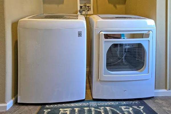 $345,000 | 510 Pecan Estates Loop, Hemphill, TX 75948