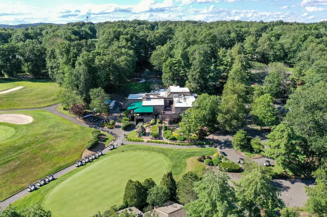 $309,900 | 5 Mallard Drive, Unit 5, Farmington, CT 06032