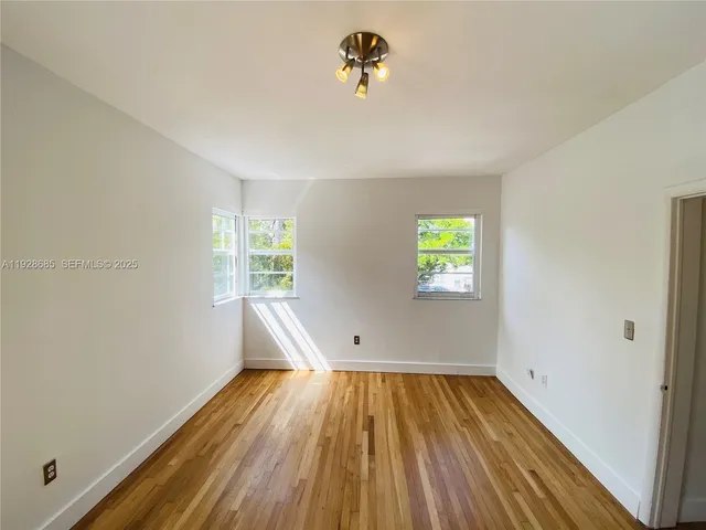 $2,400 | 6881 Bay Drive, Unit 11, Miami Beach, FL 33141