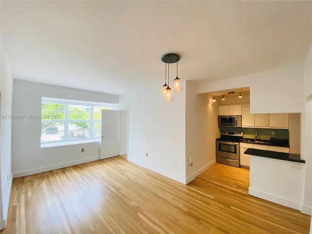 $2,400 | 6881 Bay Drive, Unit 11, Miami Beach, FL 33141