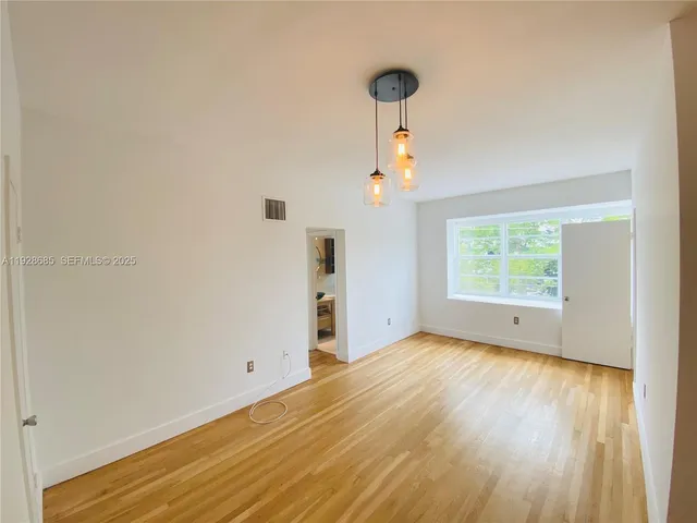 $2,400 | 6881 Bay Drive, Unit 11, Miami Beach, FL 33141