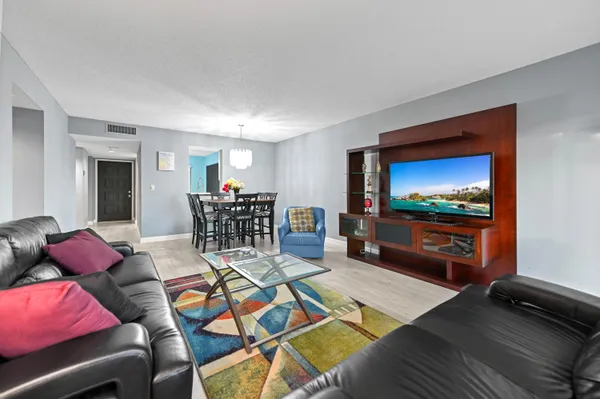 $2,100 | 7286 Huntington Lane, Unit 402, Delray Beach, FL 33446