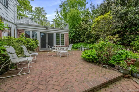 $2,758,000 | 111 Clent Road, Great Neck, NY 11021