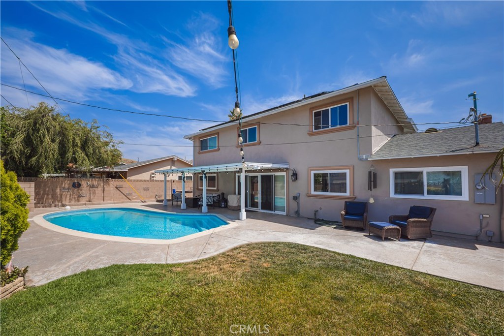 2203 Homewood Avenue Simi Valley, CA 93063 - Photo 34 of 37 a view of a house with swimming pool and sitting area