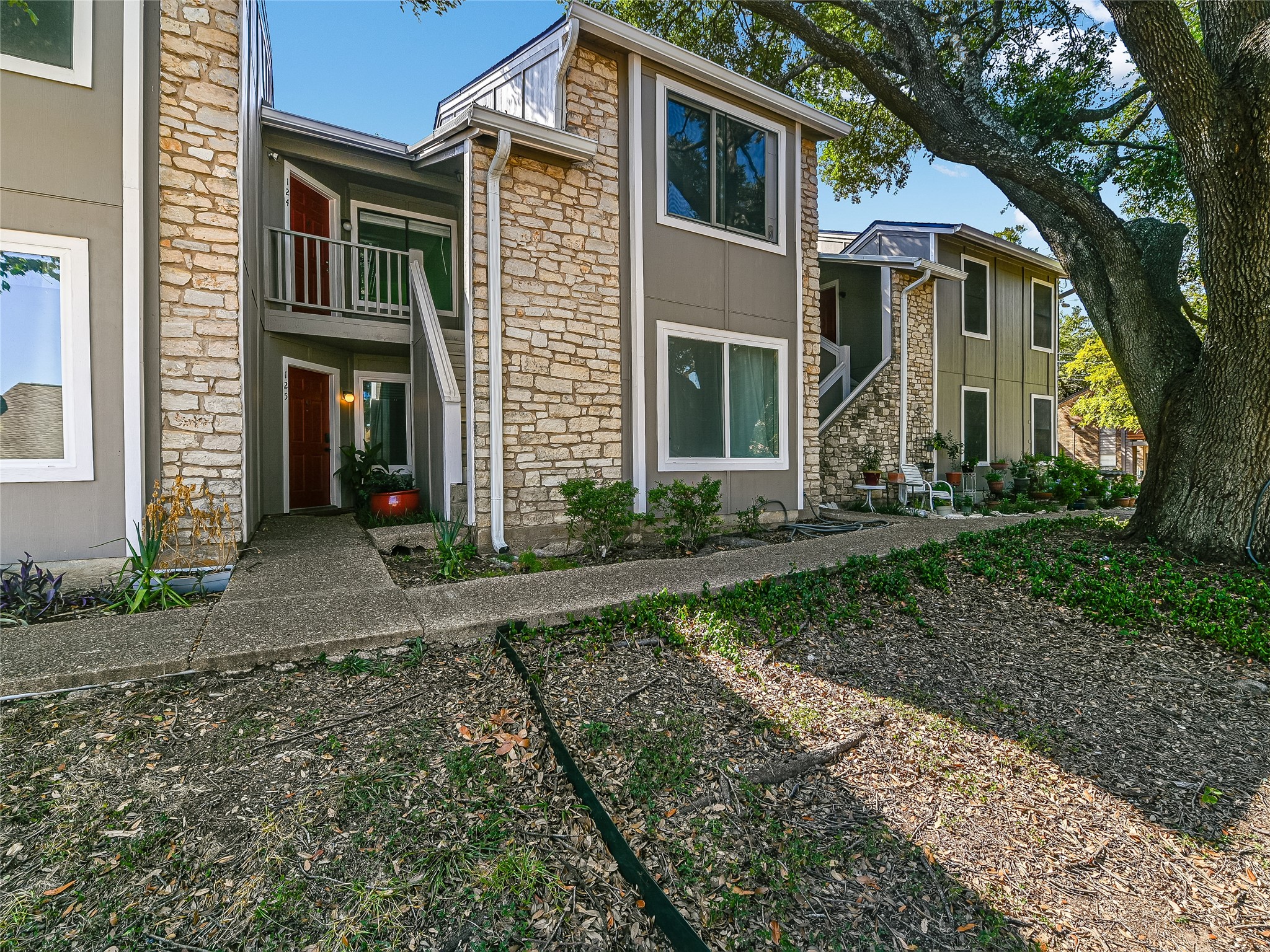 1740 Timber Ridge Road, Unit 124 Austin, TX 78741 - Photo 1 of 1 AMAZING LOCATION - Lovely 2BD/2BA/842 sq ft condo at Timber Ridge Square Condominiums in SE Austin just a few miles south of the Heart of Downtown Austin.