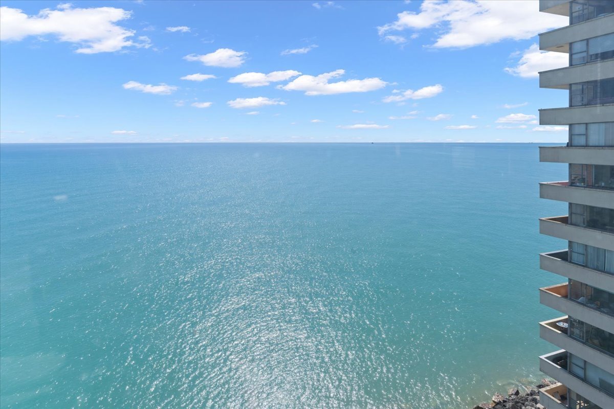 6171 North Sheridan Road, Unit 1112 Chicago, IL 60660 - Photo 15 of 23