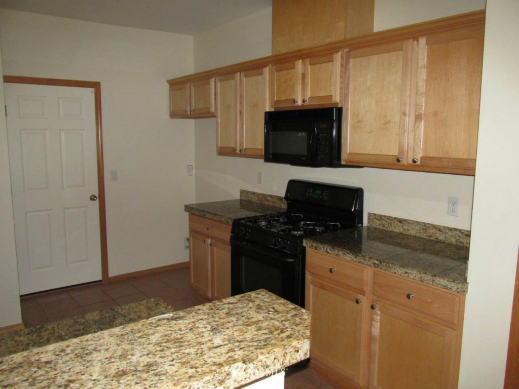 18965 108th Lane Southeast Renton, WA 98055 - Photo 2 of 9 Gallery Image 2