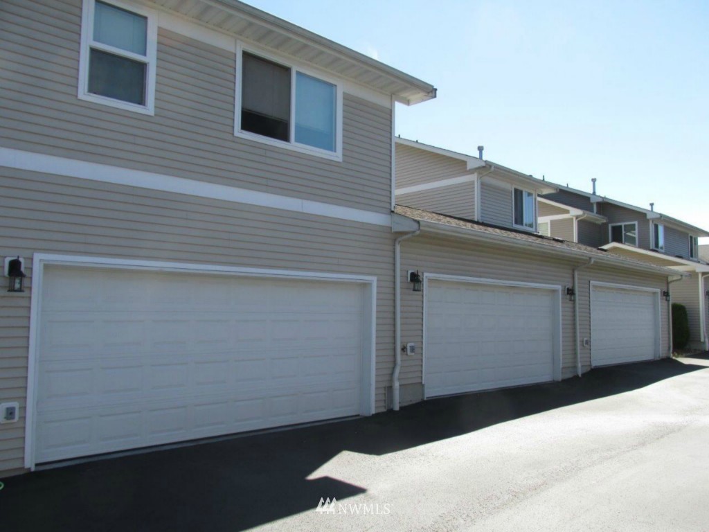 18965 108th Lane Southeast Renton, WA 98055 - Photo 9 of 9 Gallery Image 9