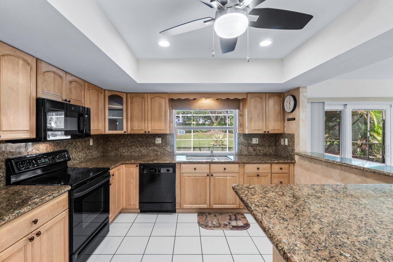 11396 Shiloh Way Boca Raton, FL 33428 - Photo 13 of 38 009-11396ShilohWay-BocaRaton-FL-33428-SM