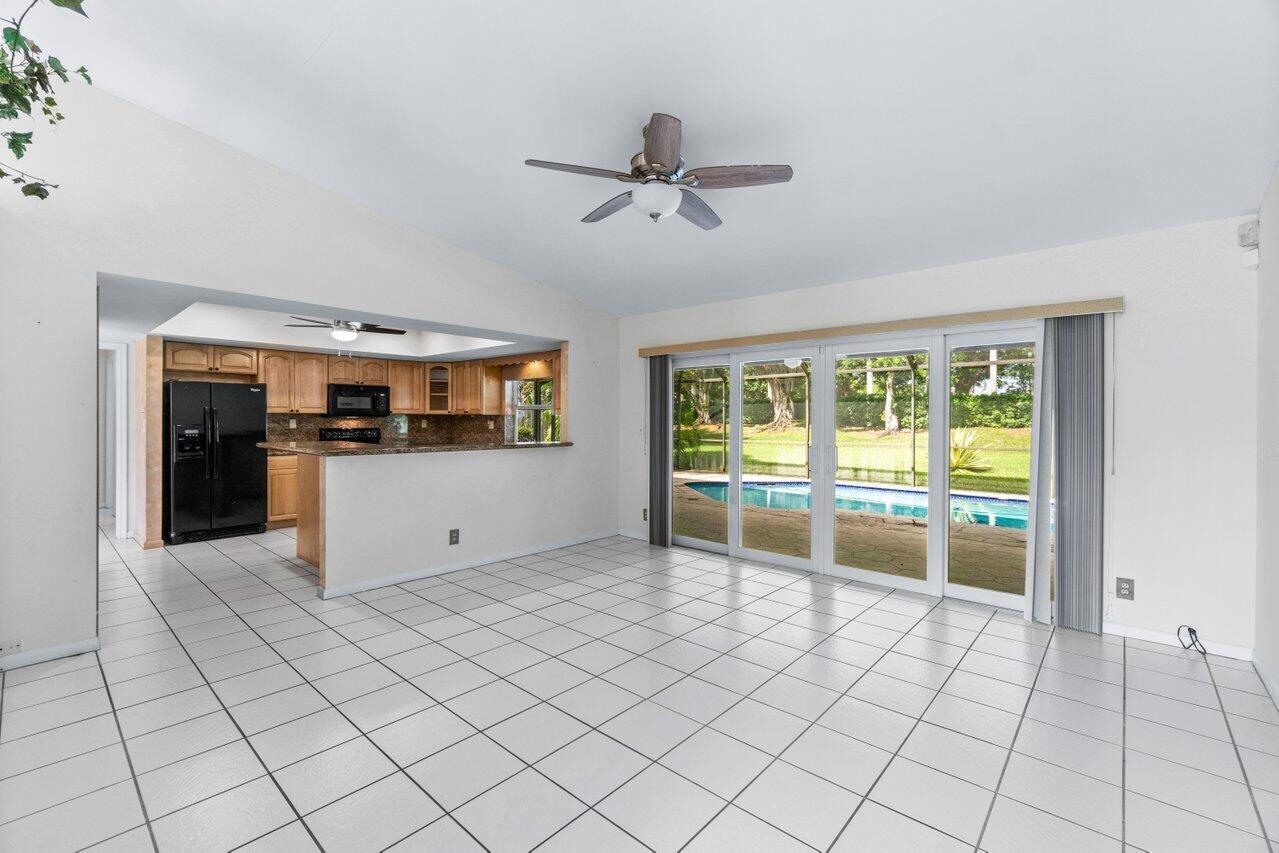 11396 Shiloh Way Boca Raton, FL 33428 - Photo 15 of 38 005-11396ShilohWay-BocaRaton-FL-33428-SM