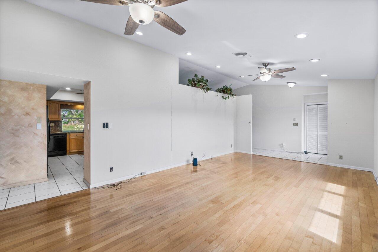 11396 Shiloh Way Boca Raton, FL 33428 - Photo 10 of 38 014-11396ShilohWay-BocaRaton-FL-33428-SM