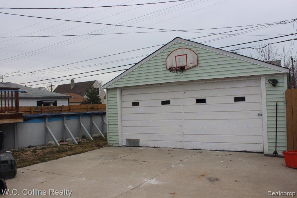 25186 Hayes Road Roseville, MI 48066 - Photo 12 of 12 12 Garage.jpg