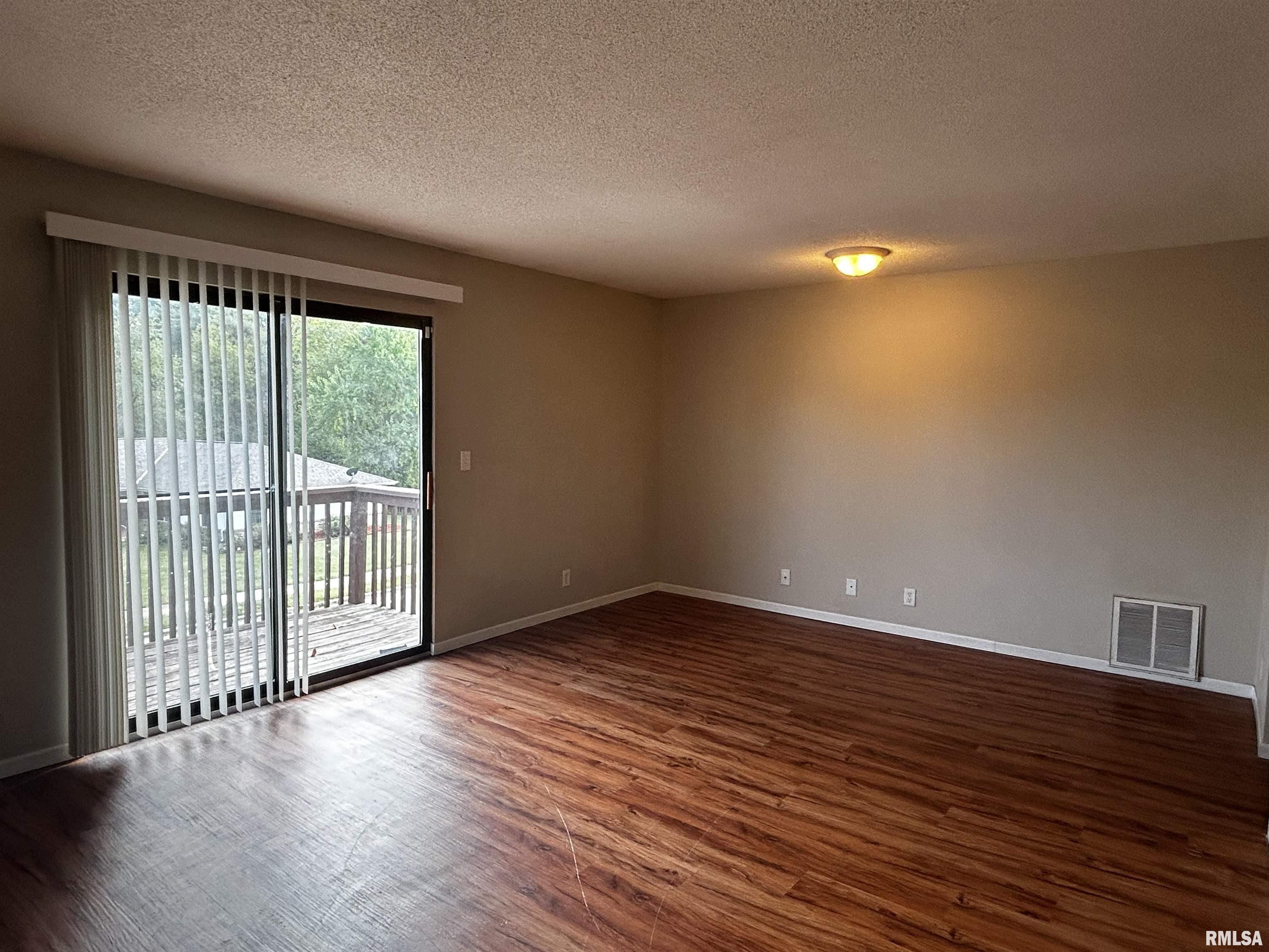 3417 Baskin Ridge, Unit 10 Peoria, IL 61604 - Photo 5 of 16