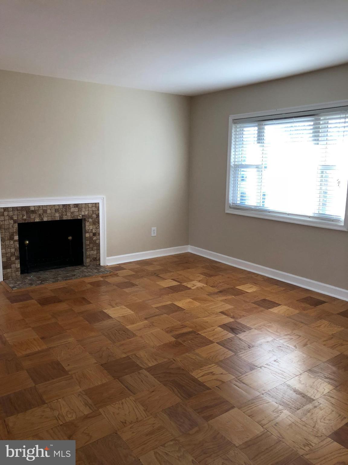 4127 Conrad Road Alexandria, VA 22312 - Photo 4 of 22 Living Room