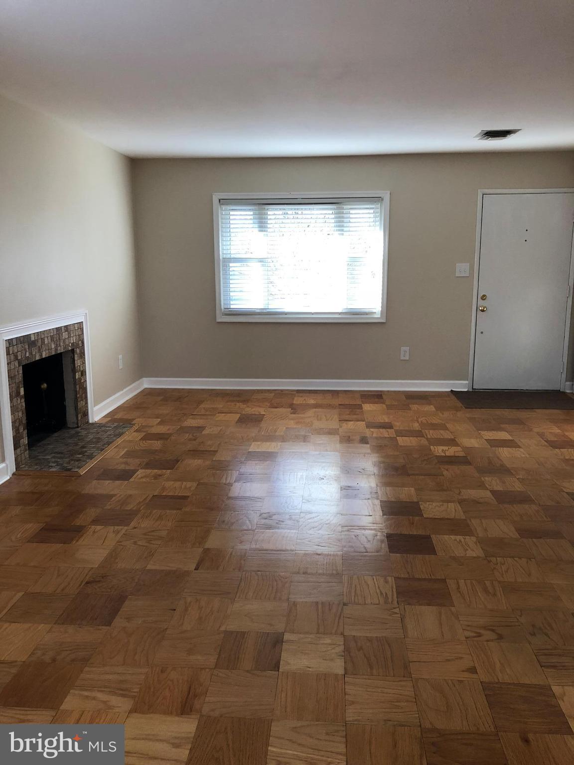 4127 Conrad Road Alexandria, VA 22312 - Photo 6 of 22 Living Room