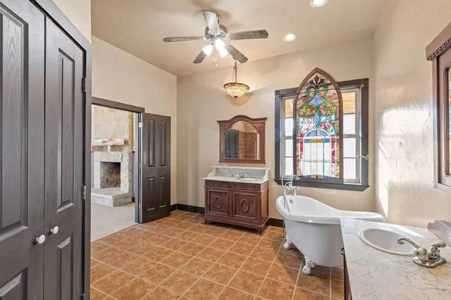 a view of entryway and hall