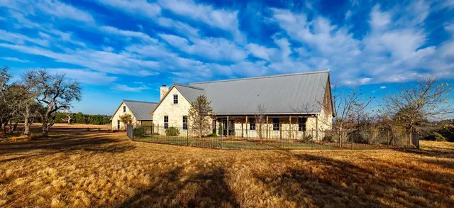 $1,050,000 | 256 Royalview Drive, Fredericksburg, TX 78624