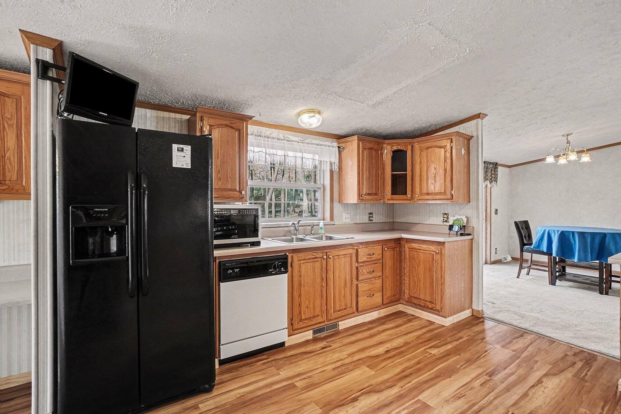 114 North Bossett Road Ravenna, MI 49451 - Photo 4 of 26 003_file_8053