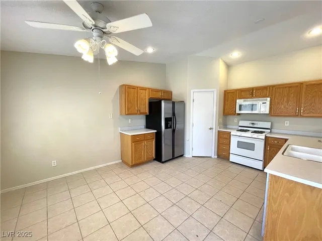$2,095 | 635 Dan Street, Henderson, NV 89015