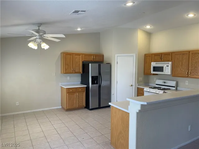$2,095 | 635 Dan Street, Henderson, NV 89015