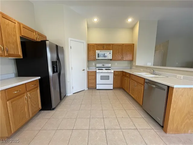 $2,095 | 635 Dan Street, Henderson, NV 89015