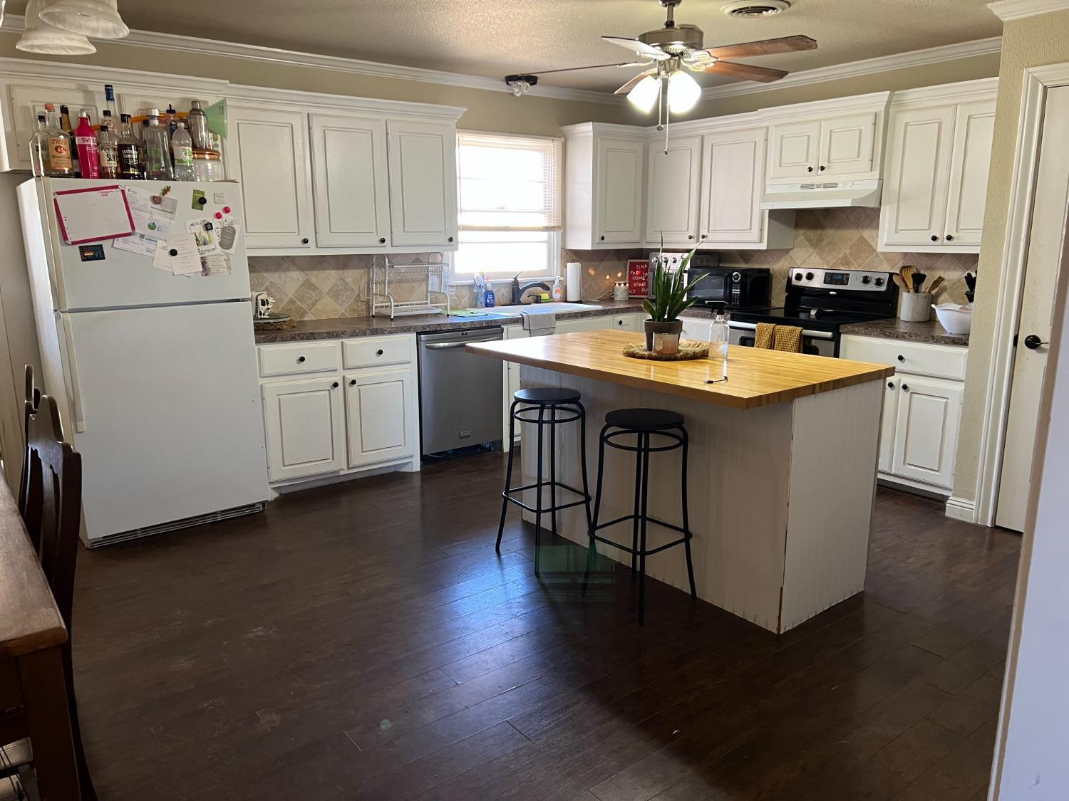 2505 52nd Street Lubbock, TX 79413 - Photo 4 of 9 Kitchen