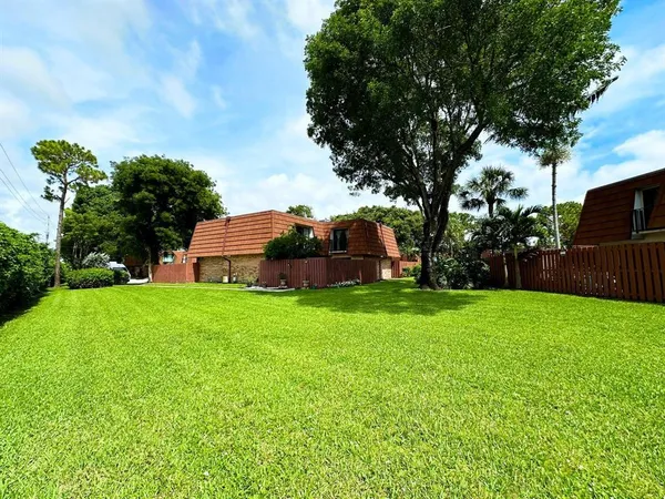$2,800 | 1545 Augusta Circle, Unit 105, Delray Beach, FL 33445