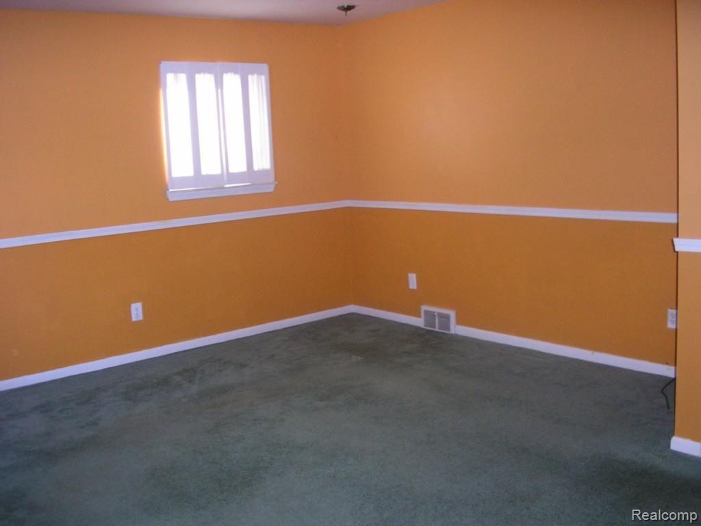 19381 Rensellor Street Livonia, MI 48152 - Photo 5 of 6 P1010480.jpg