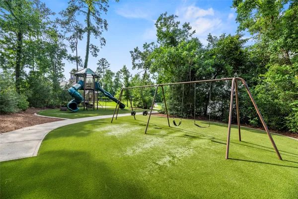 $750,000 | 1002 Pleasant Pines Lane, Pinehurst, TX 77362