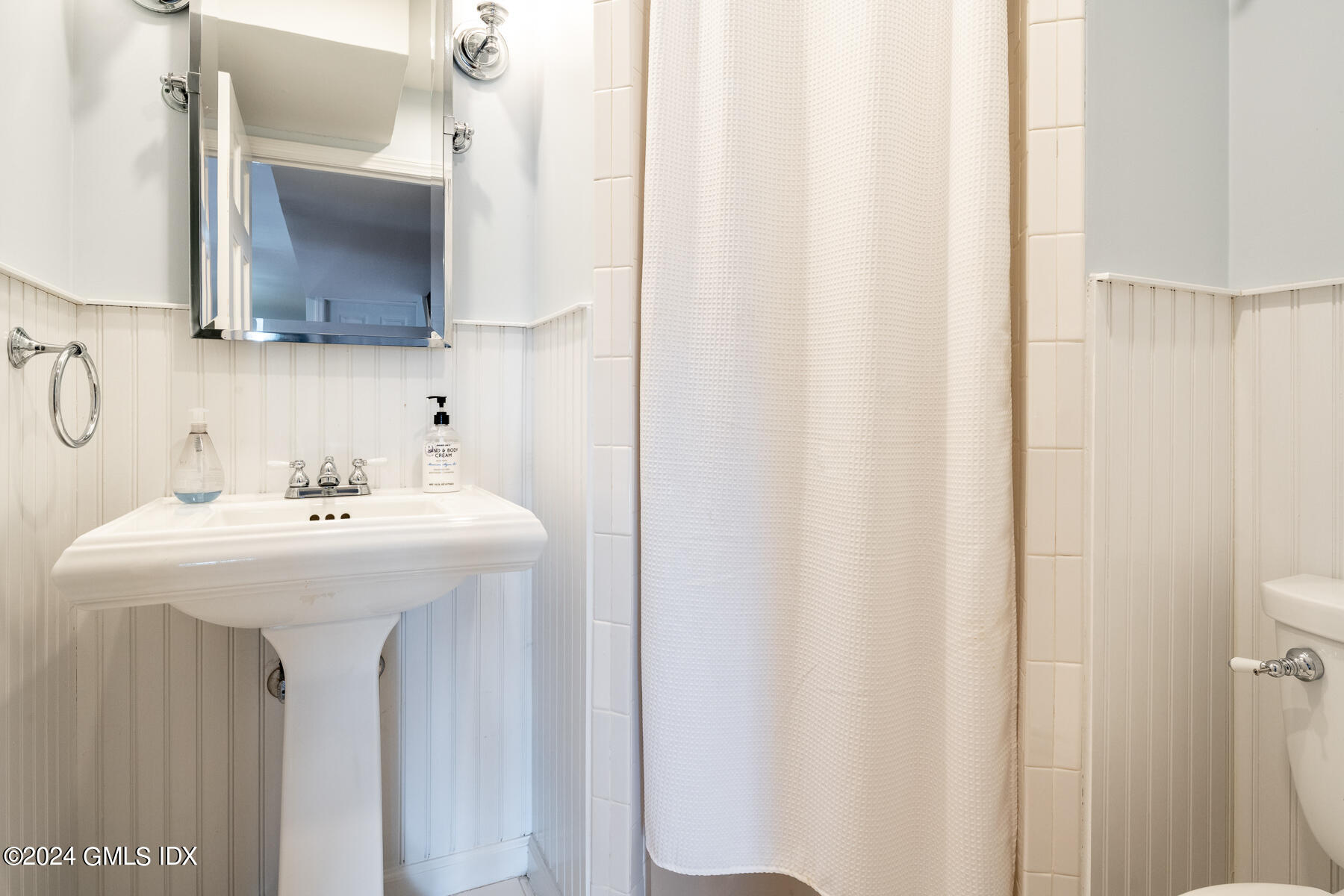 100 Strickland Road, Unit 10 Cos Cob, CT 06807 - Photo 17 of 26 a bathroom with a sink and a mirror