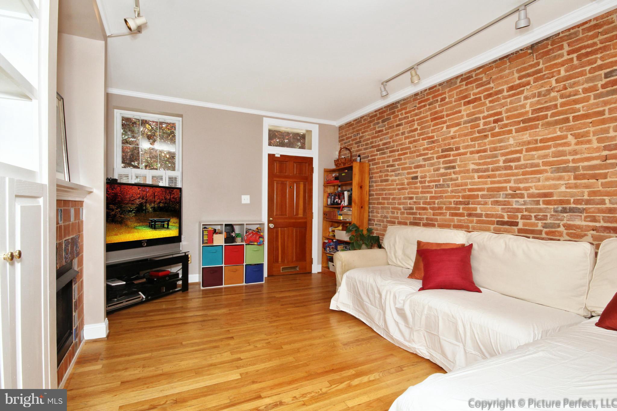 136 Gittings Street Baltimore, MD 21230 - Photo 4 of 30 Family Room