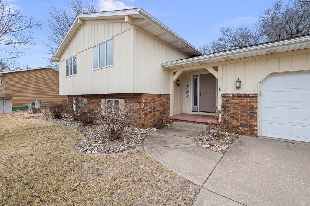 1141 Mark Street Colona, IL 61241 - Photo 4 of 29 a front view of a house with a yard