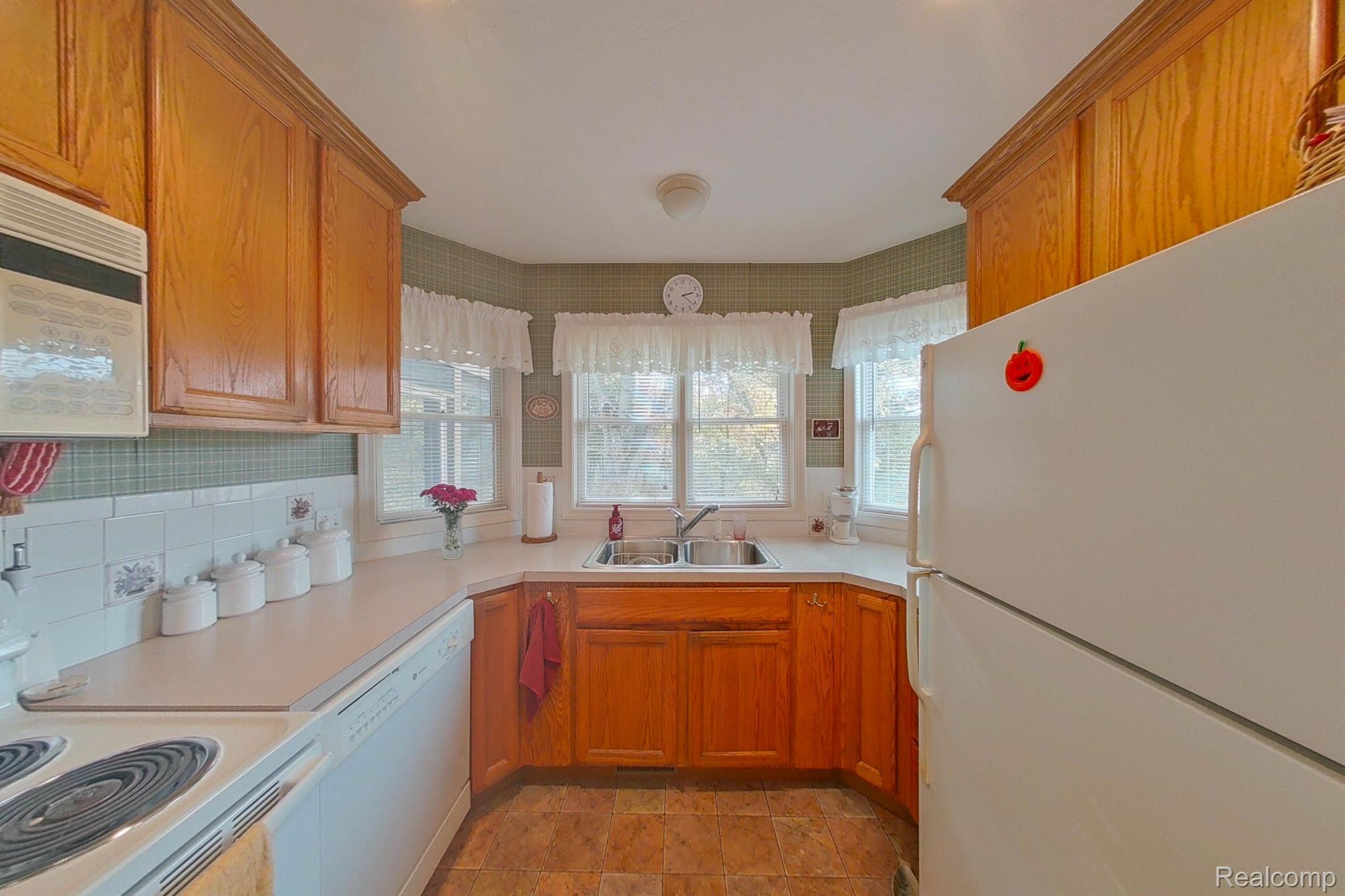 9345 Foley Crossing Fenton, MI 48430 - Photo 16 of 58 Gallery Image 16