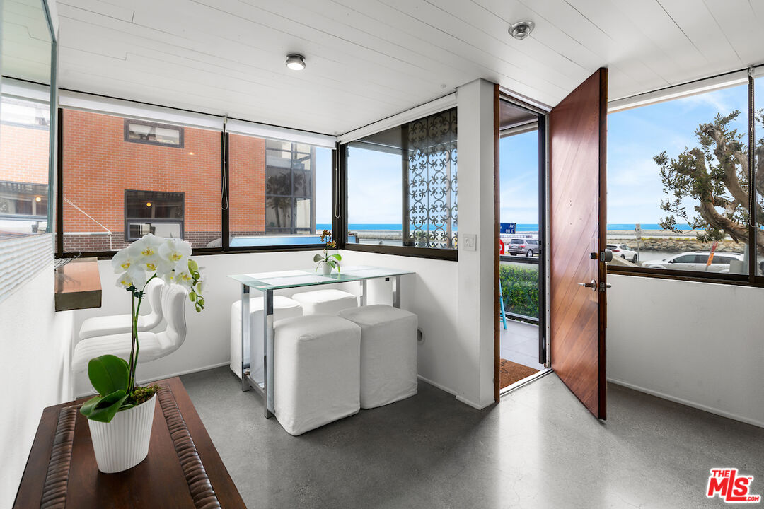 6209 Pacific Avenue, Unit 104 Playa del Rey, CA 90293 - Photo 4 of 18 a very nice looking room with a large window