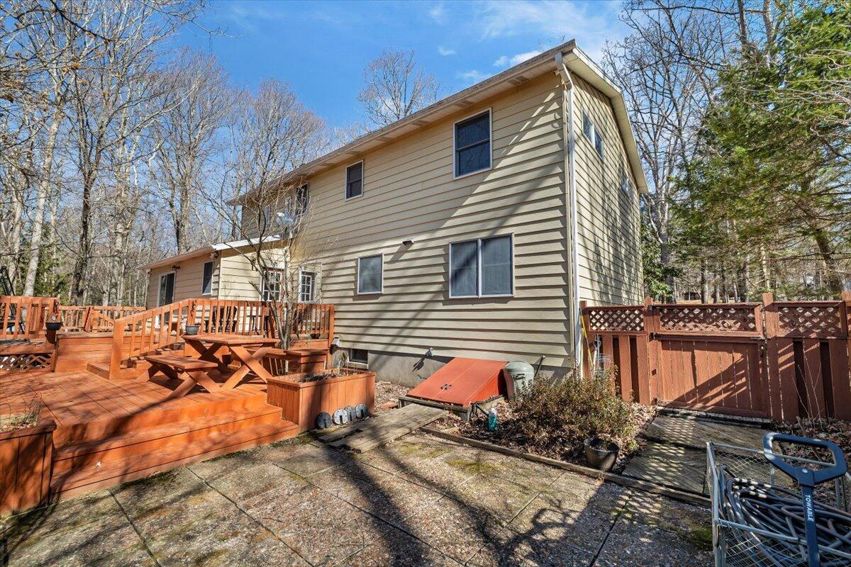 6444 Crestview Road Swiftwater, PA 18370 - Photo 4 of 40 04-Photo-3