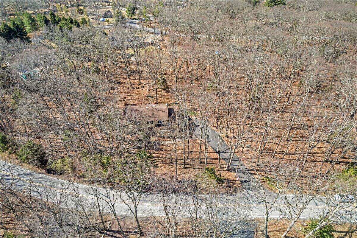 6444 Crestview Road Swiftwater, PA 18370 - Photo 9 of 40 09-Photo-8