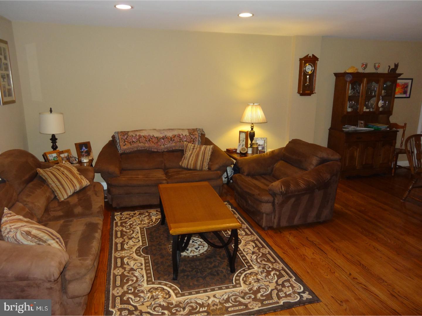 745 Claire Road Philadelphia, PA 19128 - Photo 8 of 25 Living Room