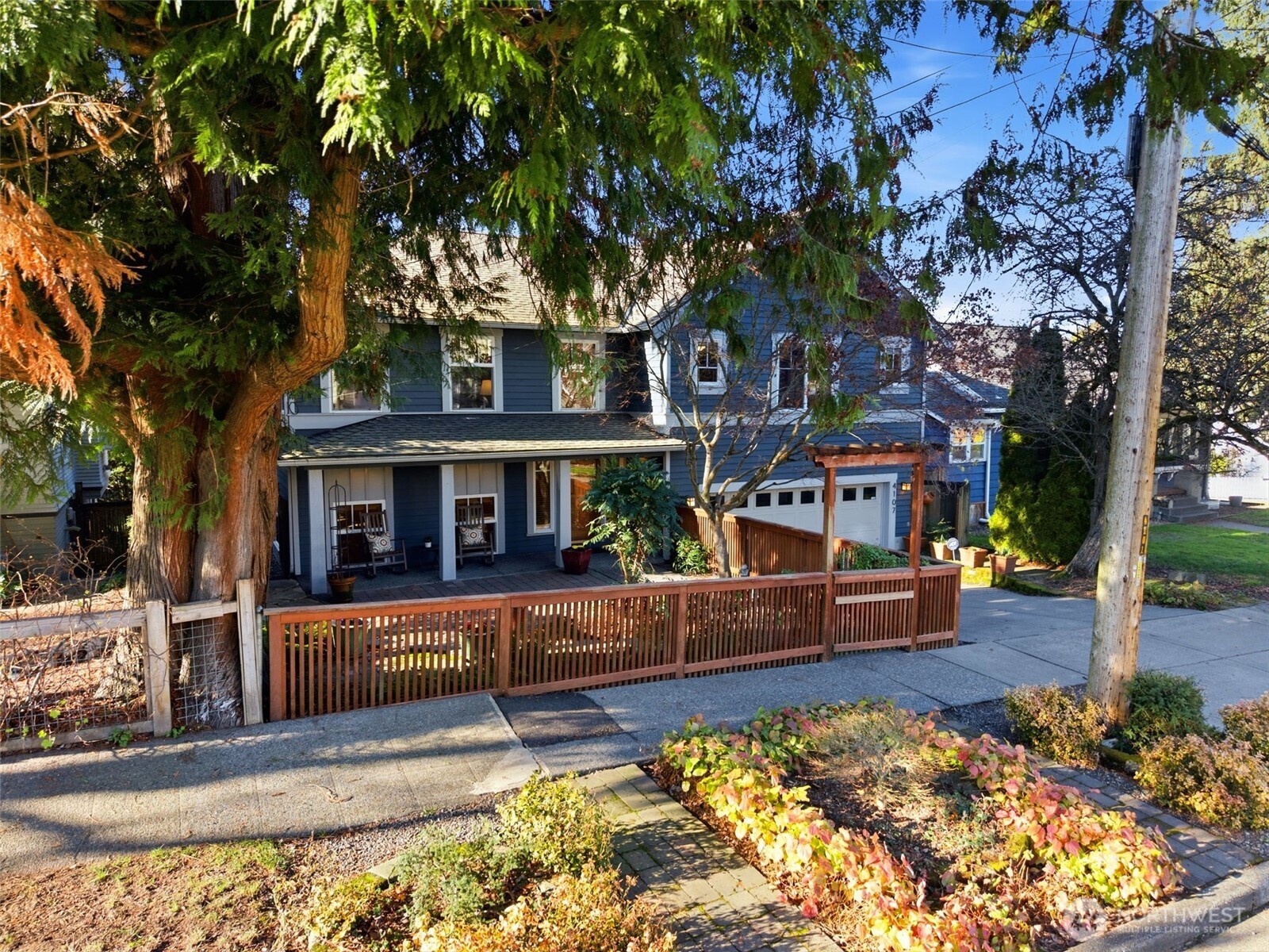4107 20th Avenue Southwest Seattle, WA 98106 - Photo 2 of 37