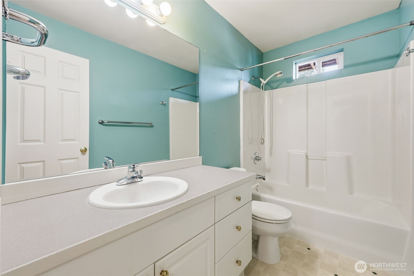 4107 20th Avenue Southwest Seattle, WA 98106 - Photo 24 of 37