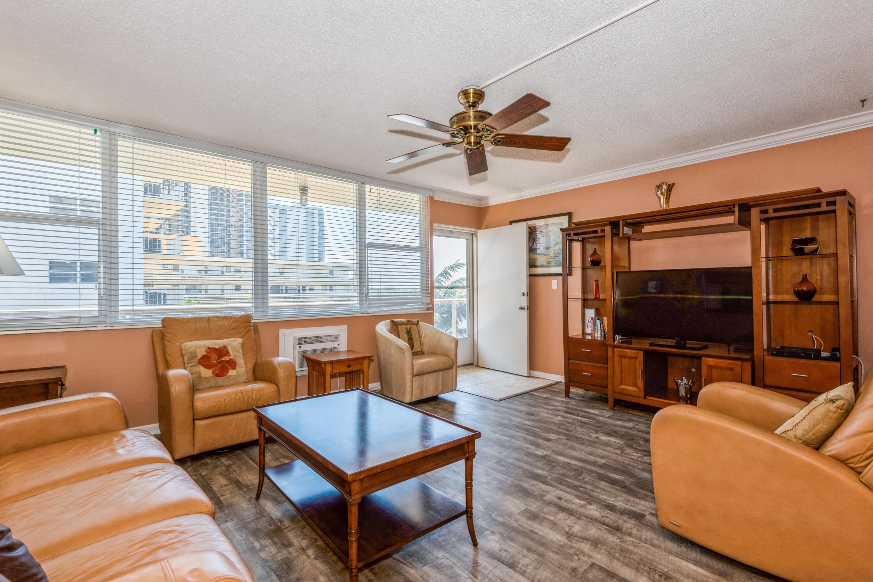 101 North Birch Road, Unit 503 Fort Lauderdale, FL 33304 - Photo 3 of 15 04_101NBirchRd_503_2004_HiRes