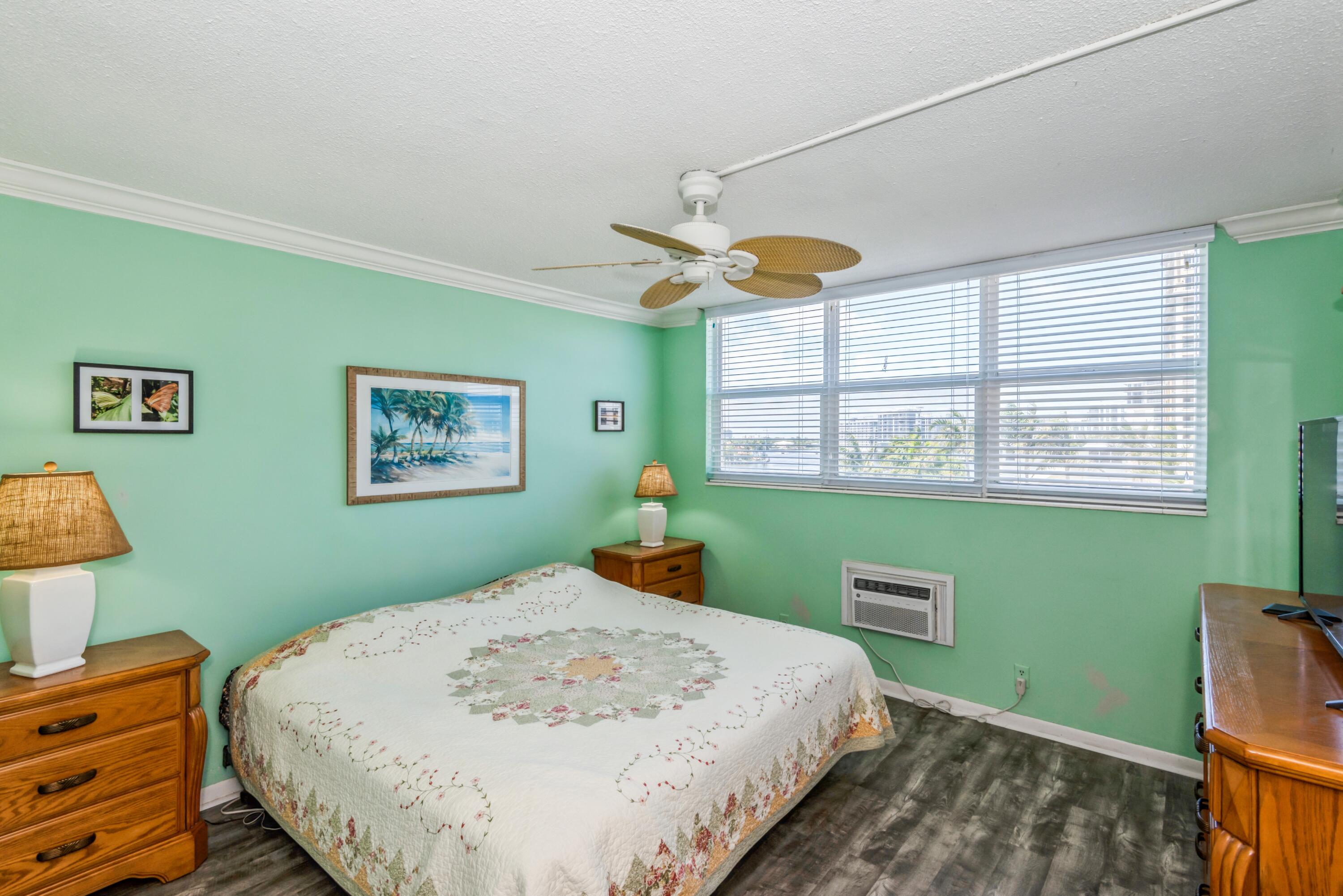 101 North Birch Road, Unit 503 Fort Lauderdale, FL 33304 - Photo 8 of 15 09_101NBirchRd_503_2009_HiRes