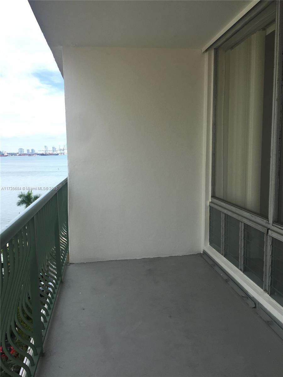 1408 Brickell Bay Drive, Unit 917 Miami, FL 33131 - Photo 11 of 18 an empty room with a wooden floor and window