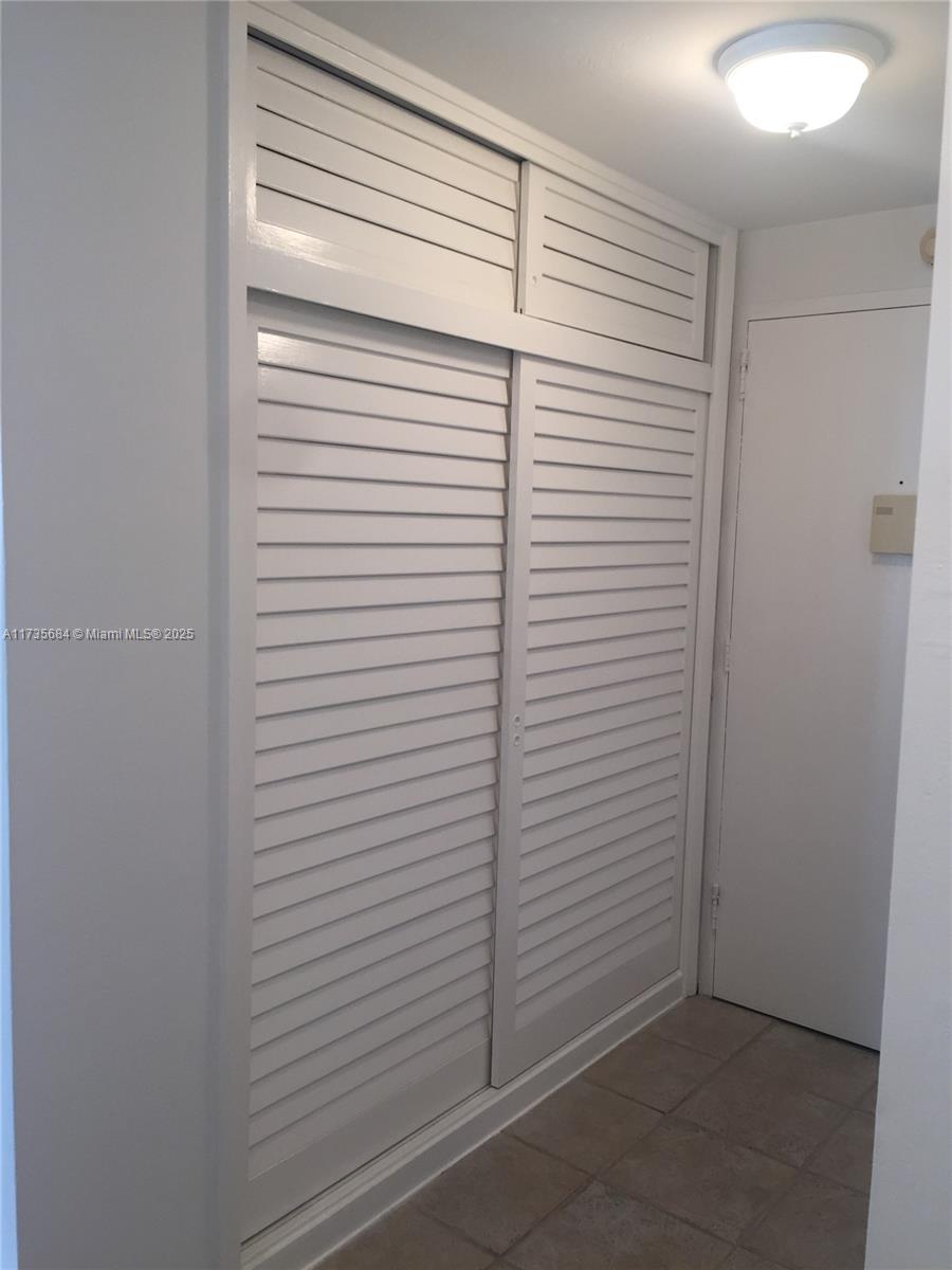 1408 Brickell Bay Drive, Unit 917 Miami, FL 33131 - Photo 14 of 18